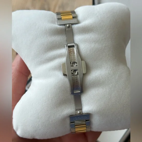 NWT Gucci G-timeless YA126596 Two tone Women's watch 27mm with box & papers! - Picture 5 of 7